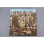 Vinyl - The Beatles Sgt Peppers Lonely Hearts Club Band with cutouts (complete), red/white flash