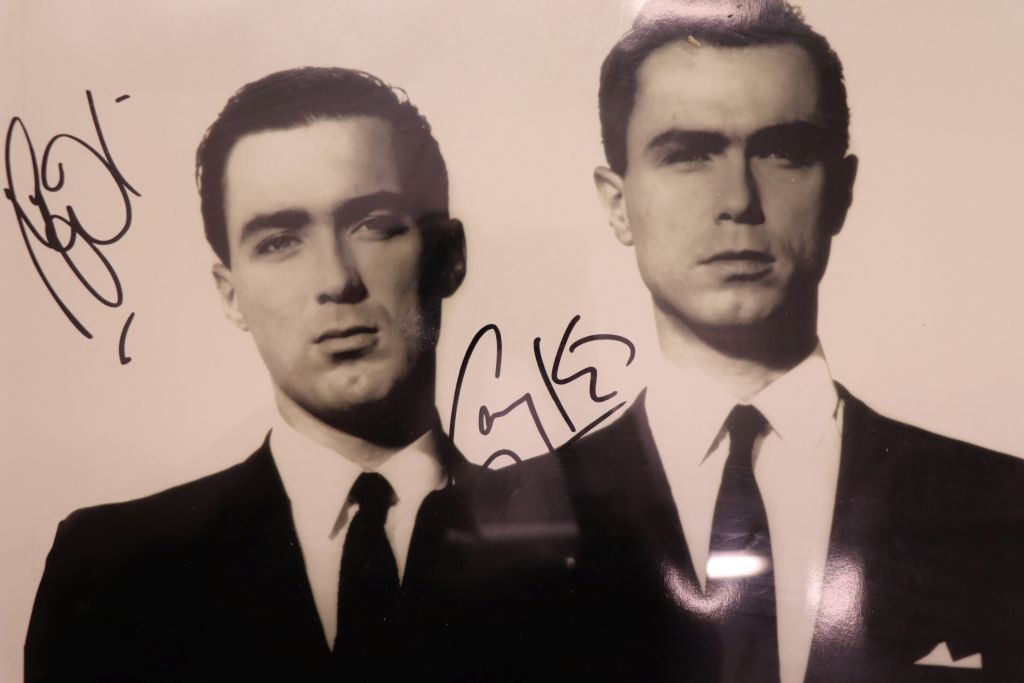 TV Autographs - Framed & glazed 'The Krays' signed picture by Martin & Gary Kemp with coa - Image 4 of 4