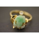 Chinese 18k Gold, Diamond & Jade ring in the form of a Frog