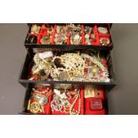 Jewellery box of vintage & other costume jewellery