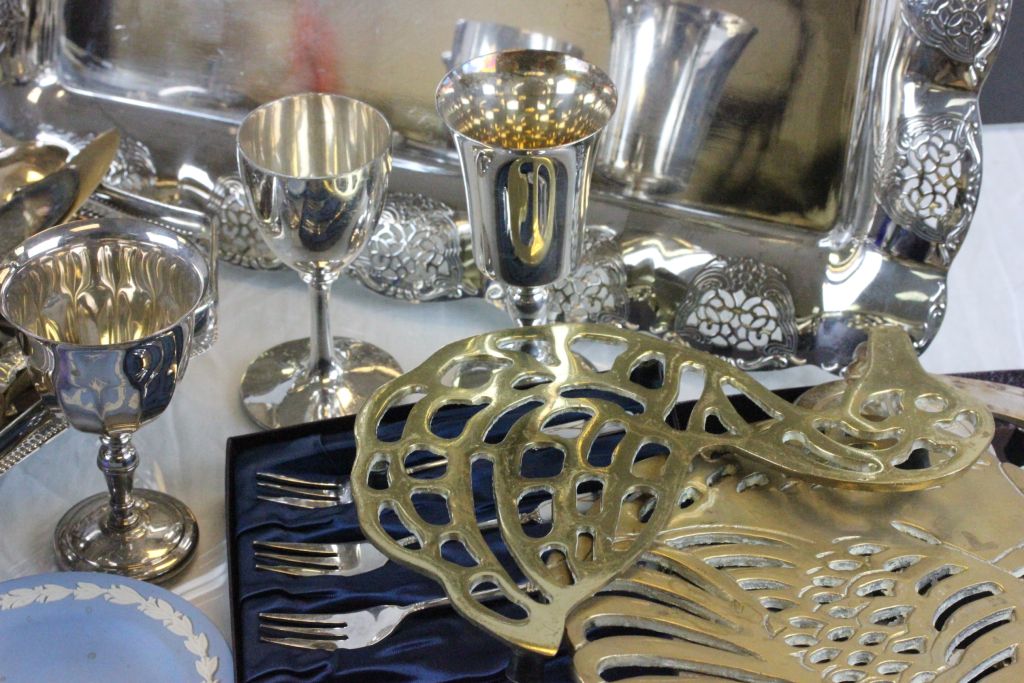 Box of mixed Silver plate & other metalware - Image 3 of 3