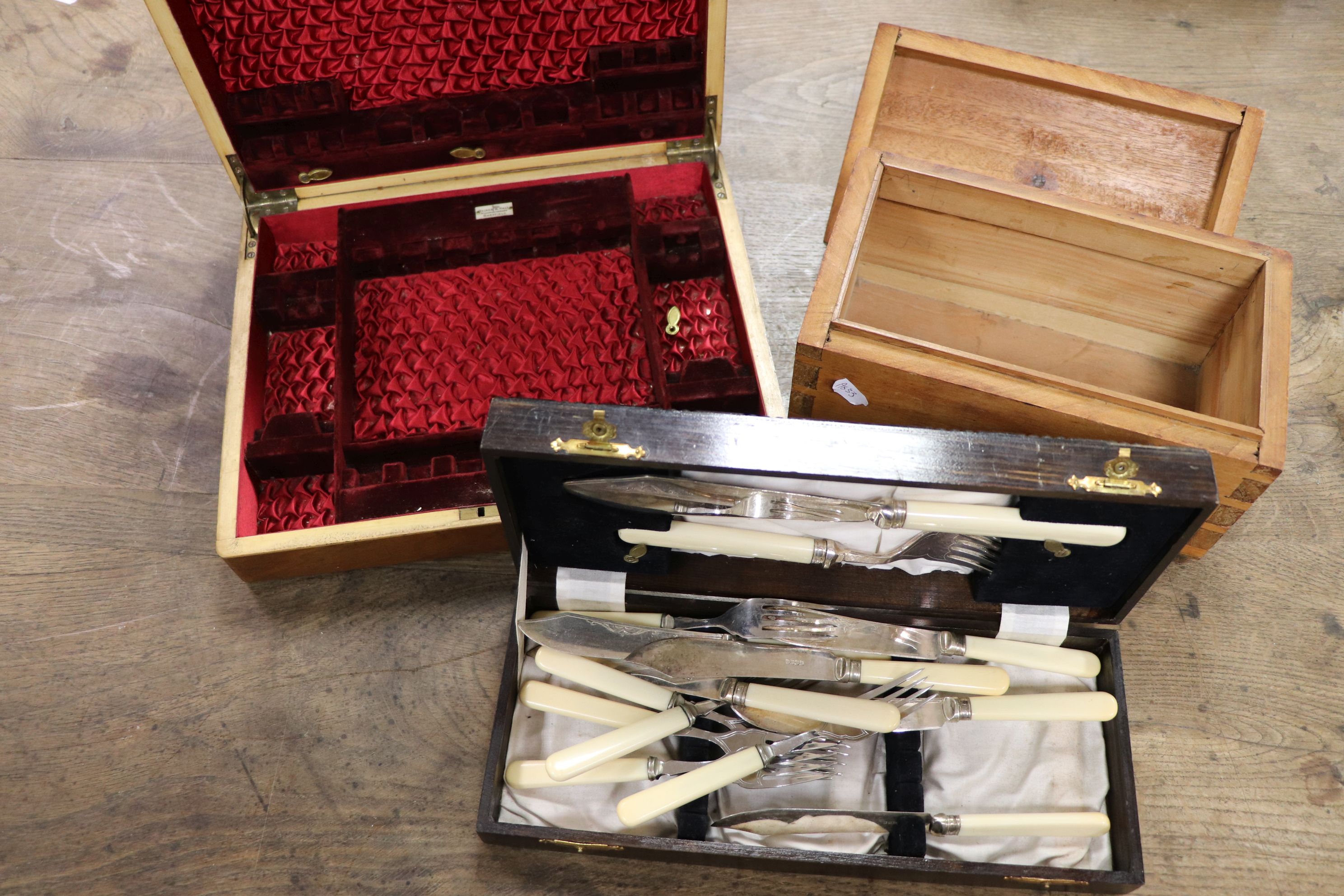 A cased cutlery set and two boxes. - Image 2 of 2