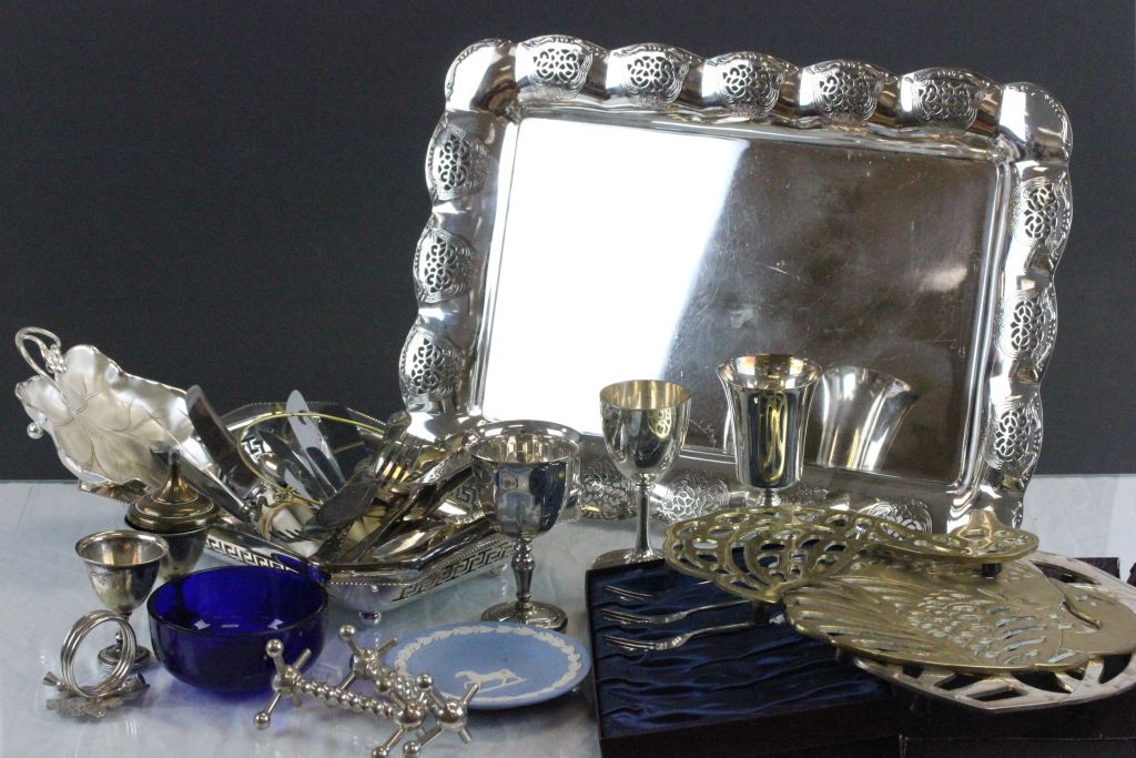 Box of mixed Silver plate & other metalware