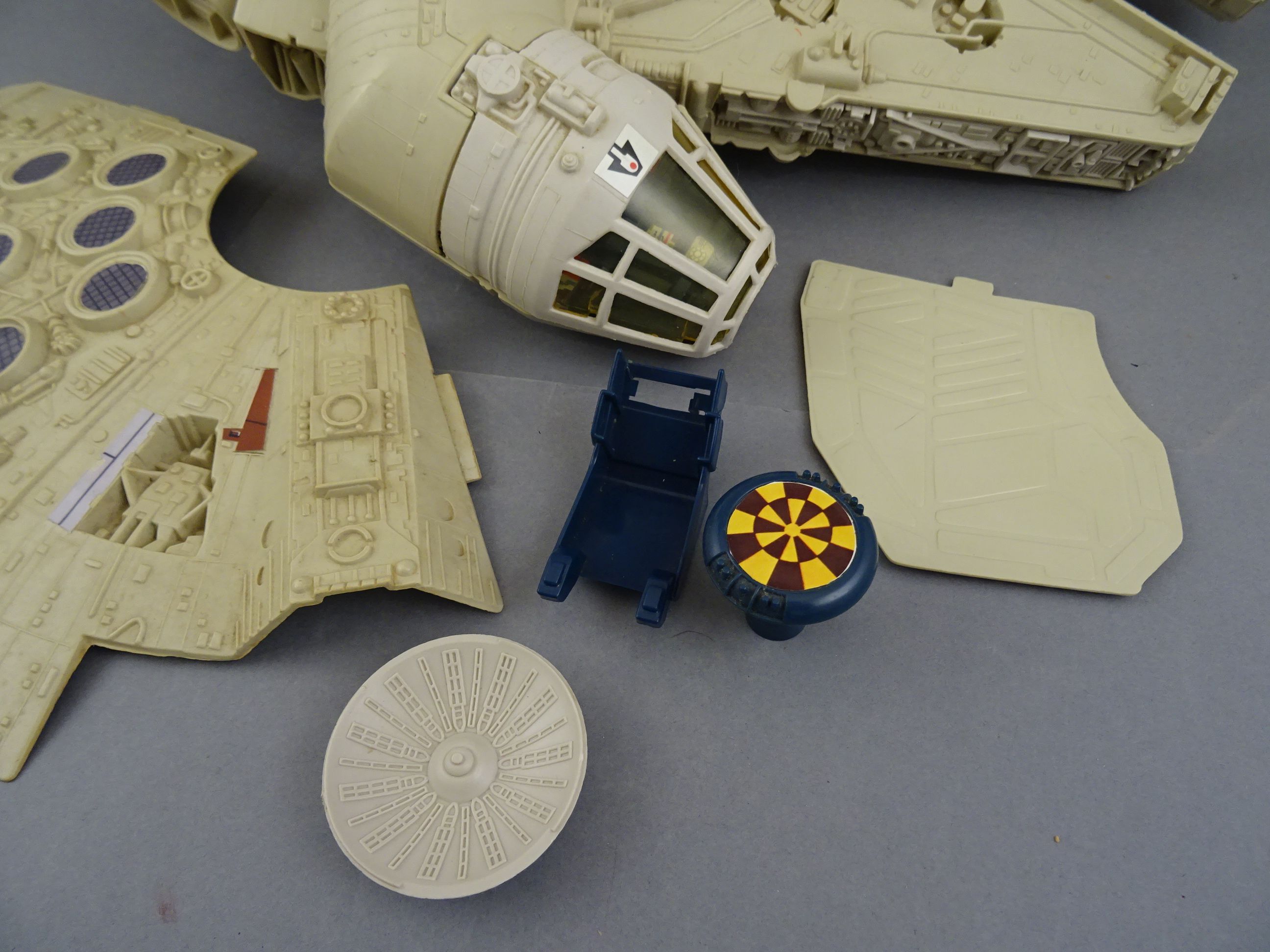 Star Wars - Original boxed Palitoy Star Wars Return of the Jedi Millennium Falcon Vehicle in good - Image 6 of 11