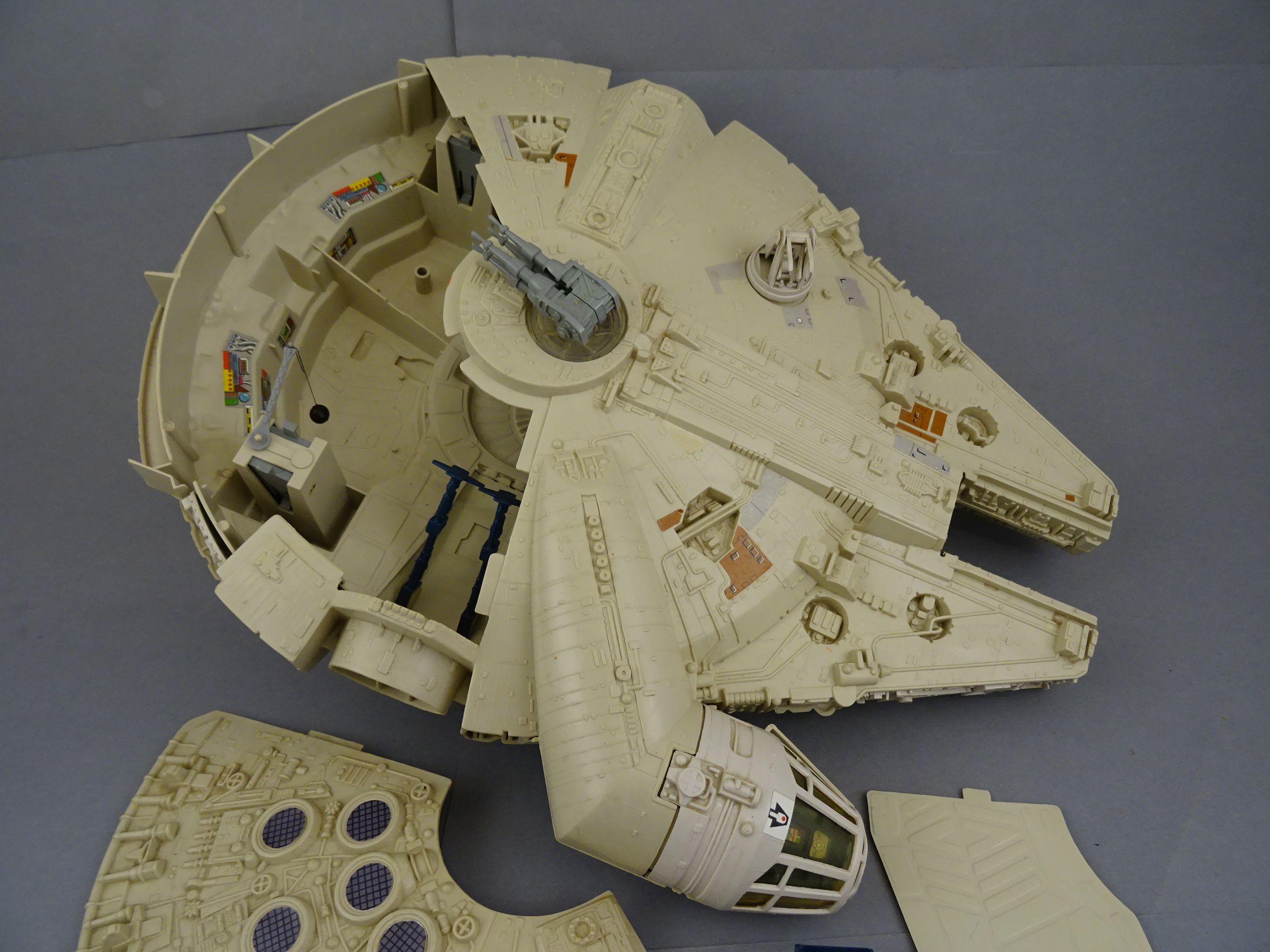 Star Wars - Original boxed Palitoy Star Wars Return of the Jedi Millennium Falcon Vehicle in good - Image 4 of 11