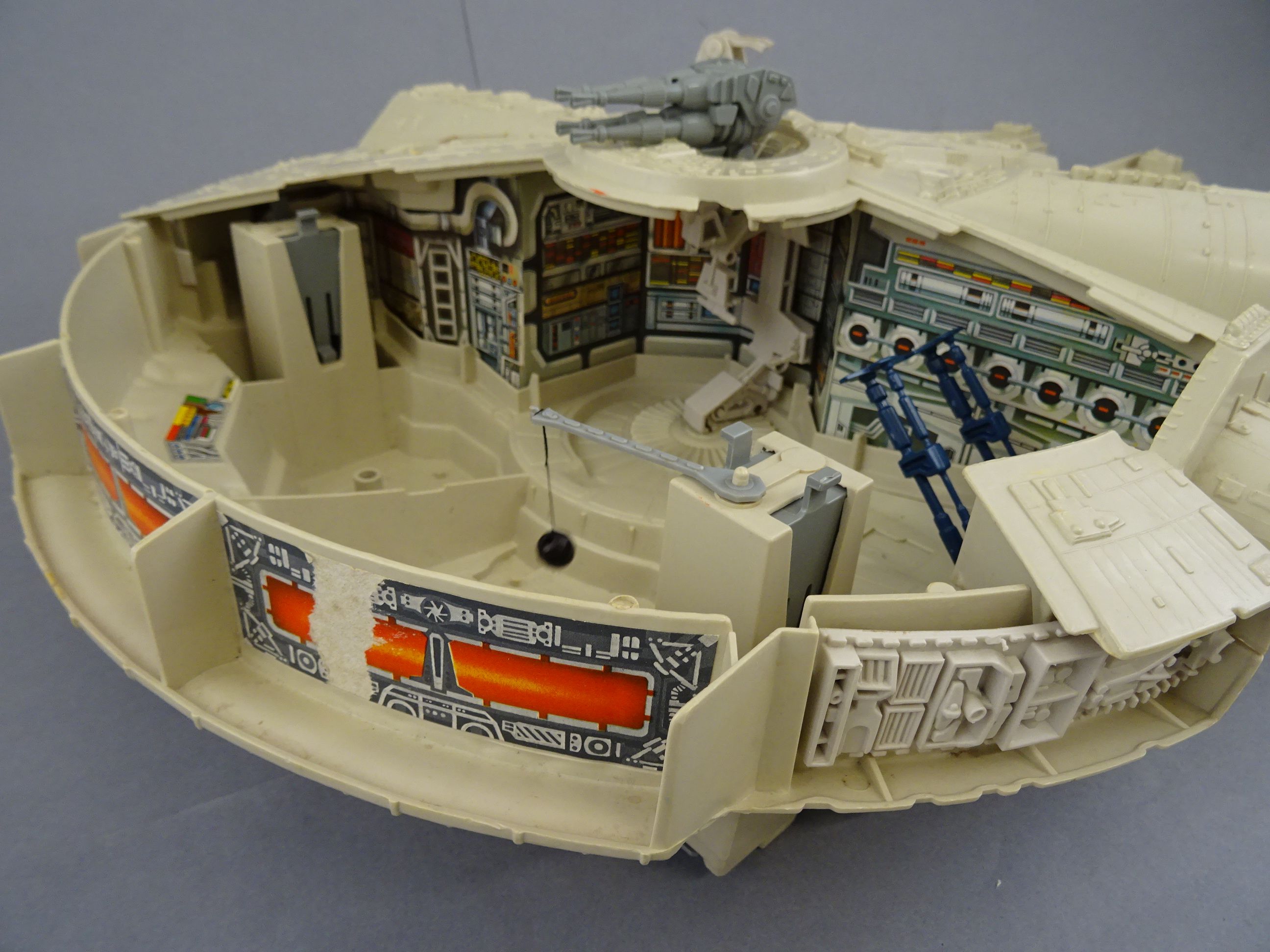 Star Wars - Original boxed Palitoy Star Wars Return of the Jedi Millennium Falcon Vehicle in good - Image 7 of 11
