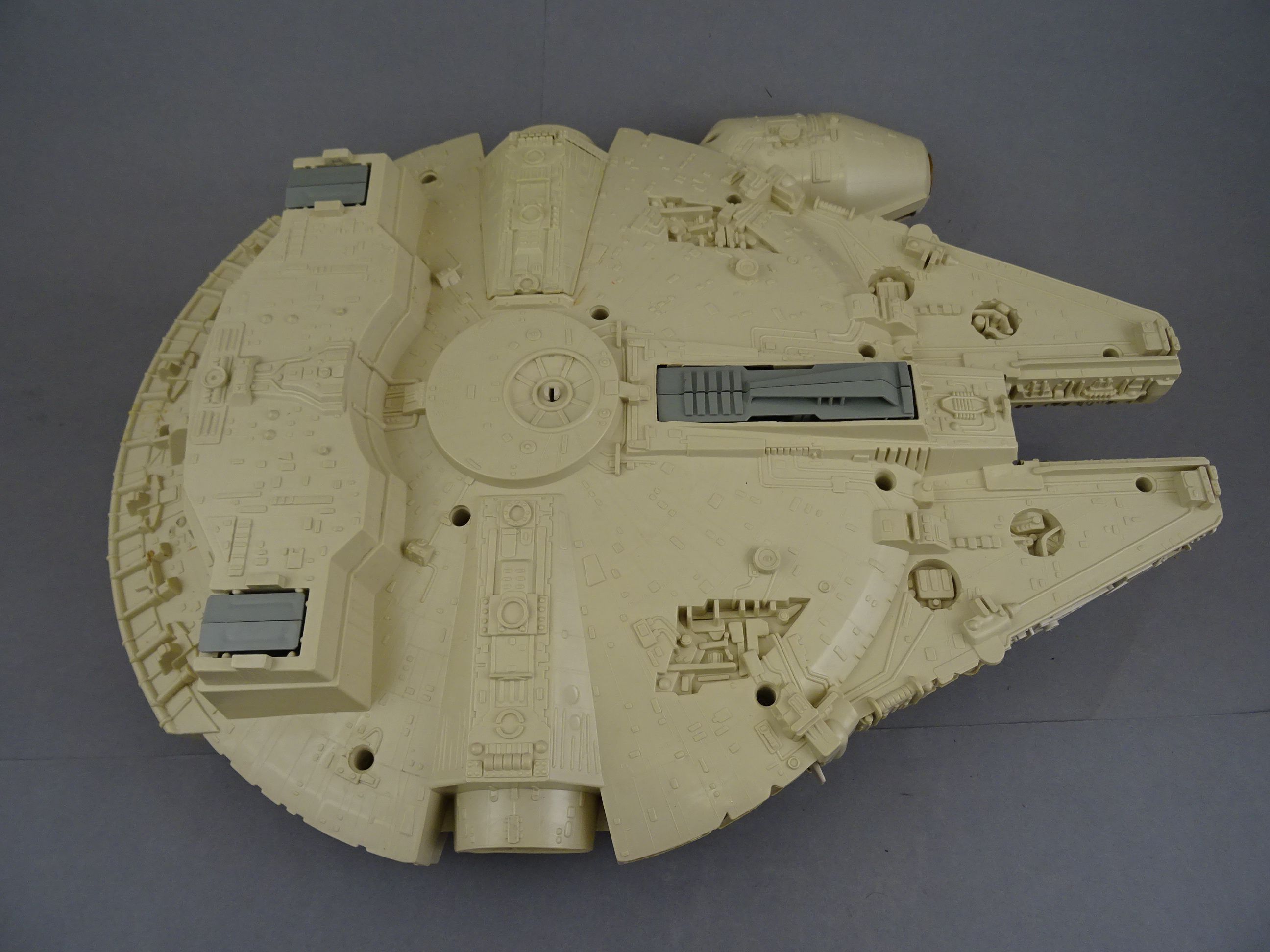 Star Wars - Original boxed Palitoy Star Wars Return of the Jedi Millennium Falcon Vehicle in good - Image 9 of 11