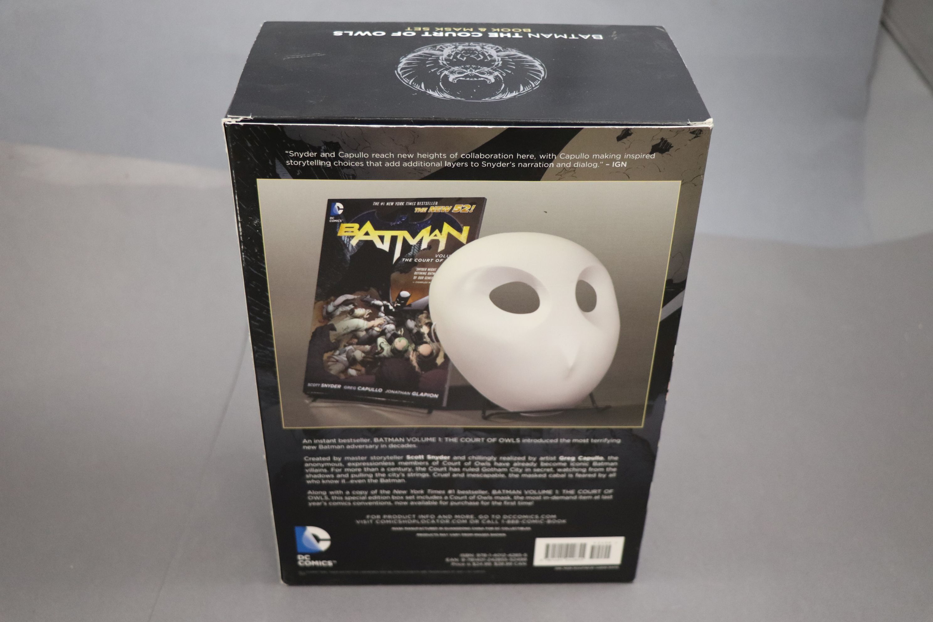 Boxed DC Comics Batman The Court of Owls Book & Mask Set - Image 3 of 3