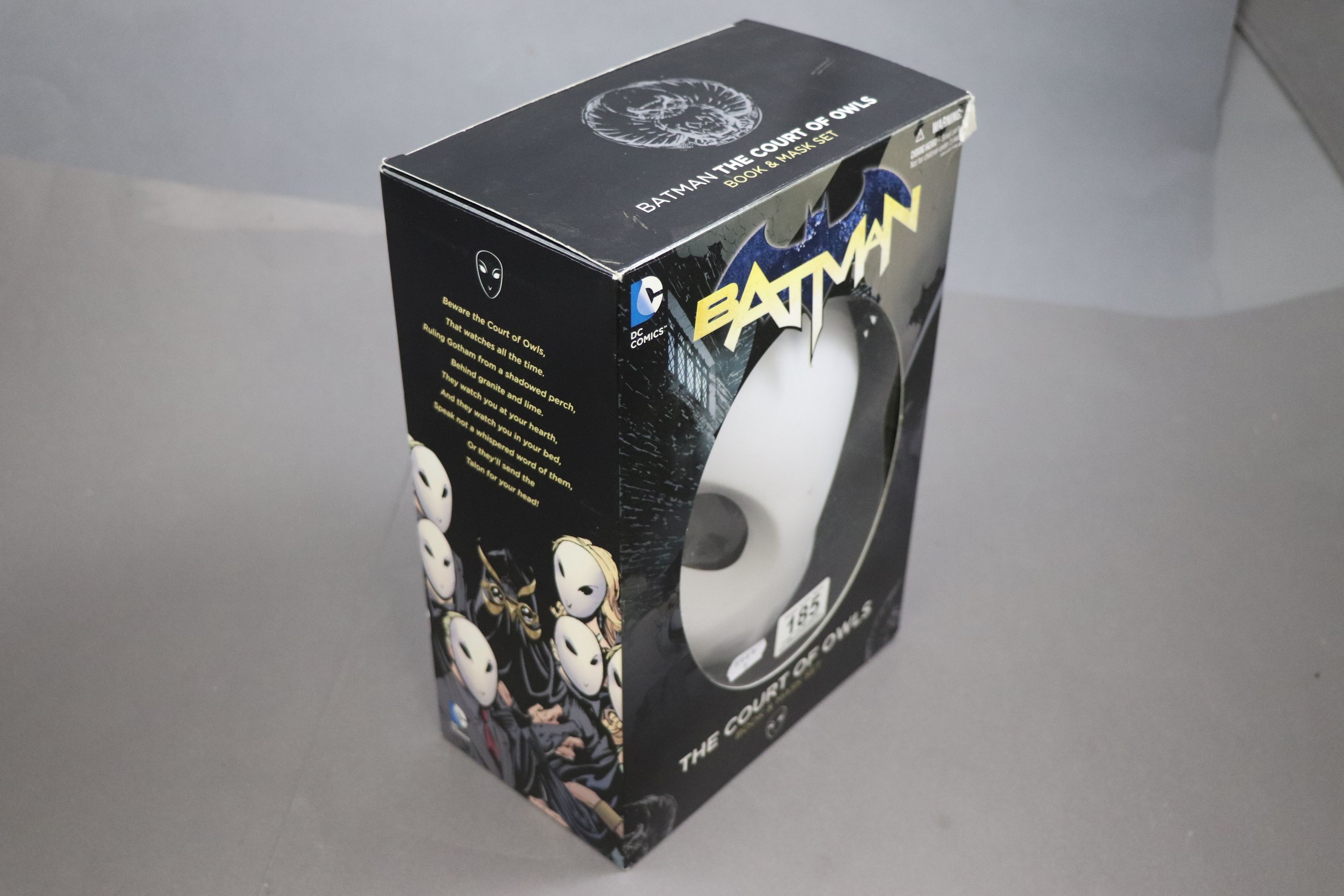 Boxed DC Comics Batman The Court of Owls Book & Mask Set - Image 2 of 3