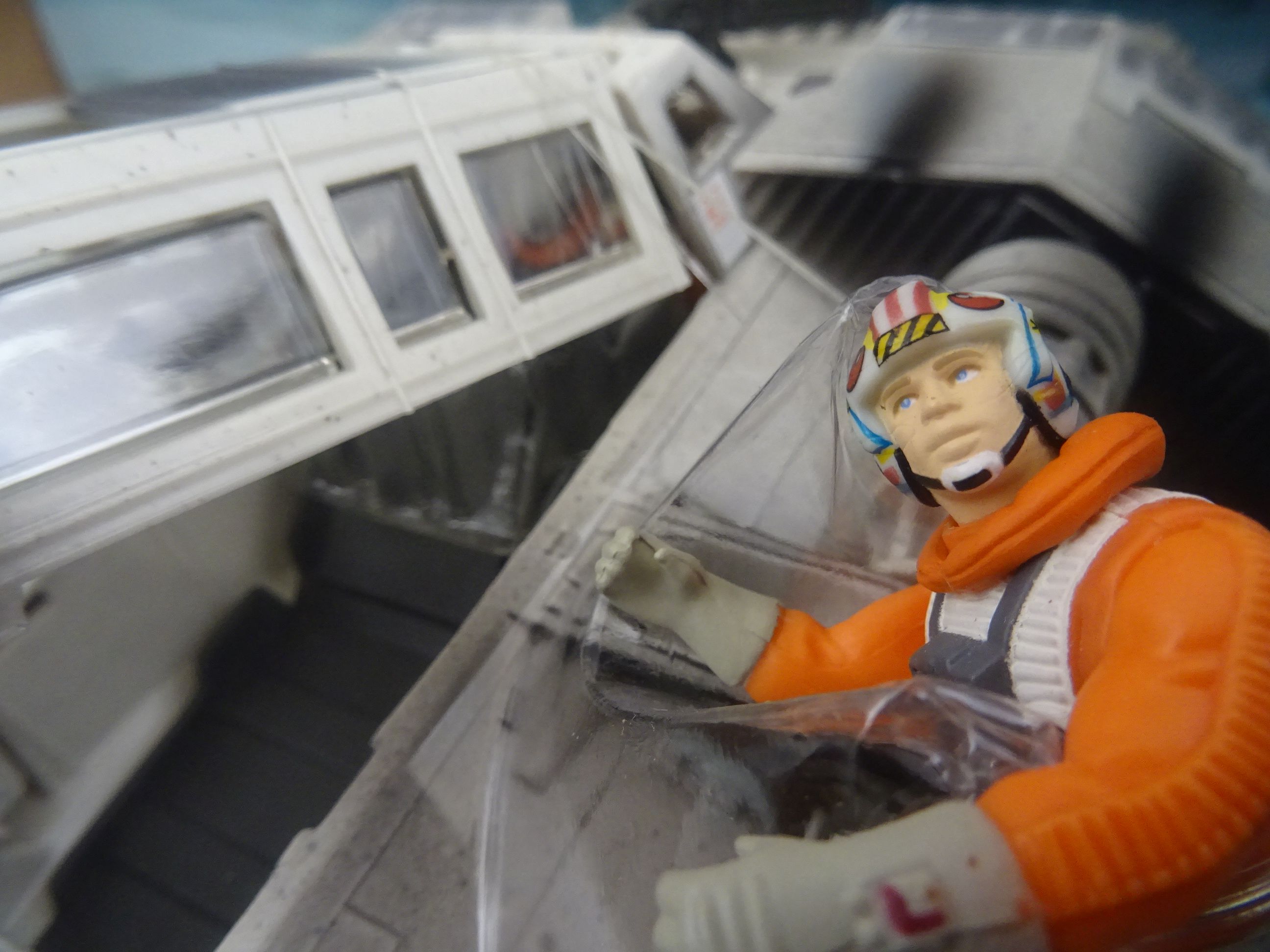 Star Wars - Boxed Hasbro Power of the Jedi Luke Skywalker's Snowspeeder unopened, some wear to box - Image 2 of 5