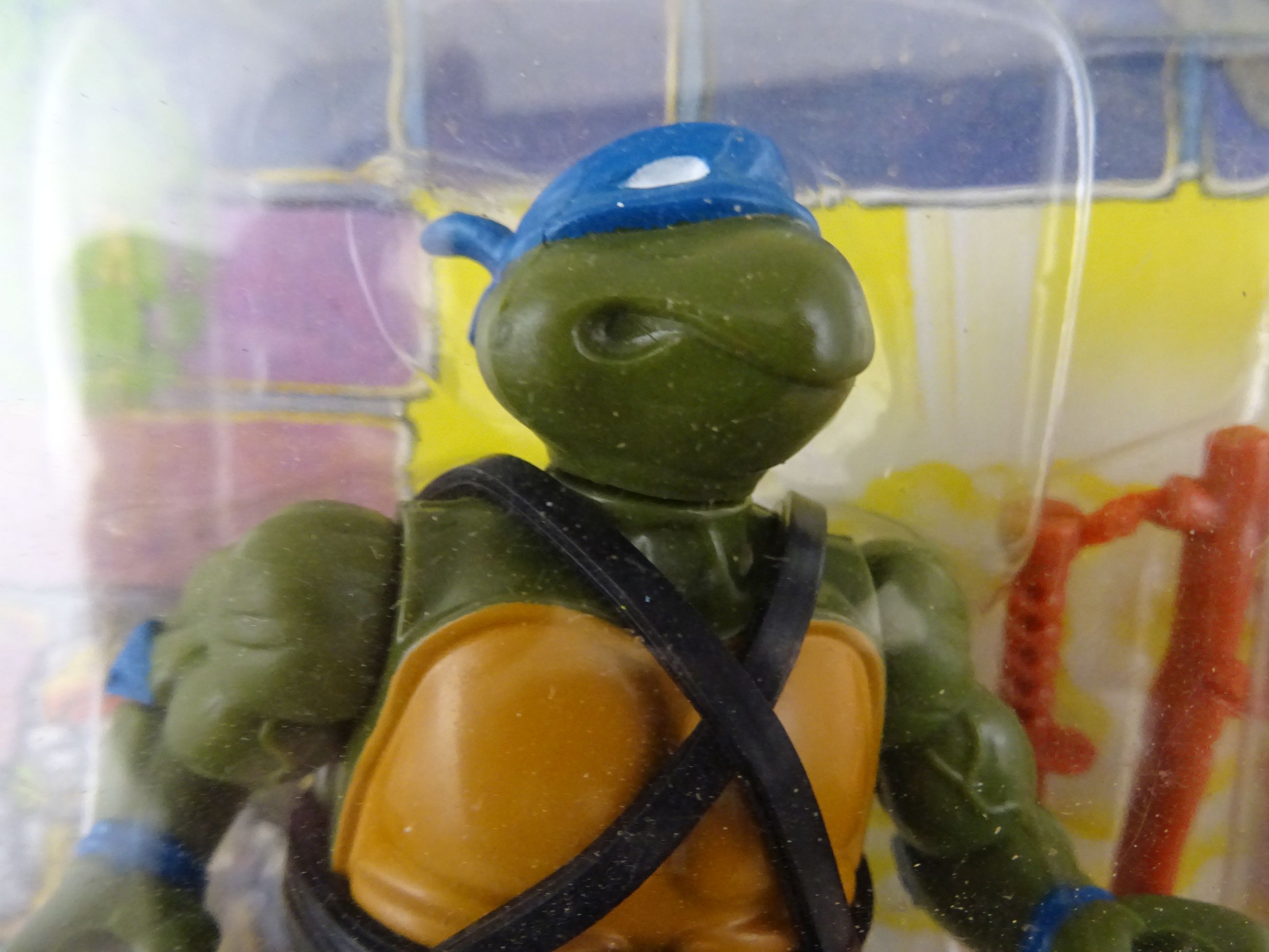 Original carded Playmates Bandai Teenage Mutant Hero Turtles Leonardo figure 20 back, unpunched, - Image 2 of 3