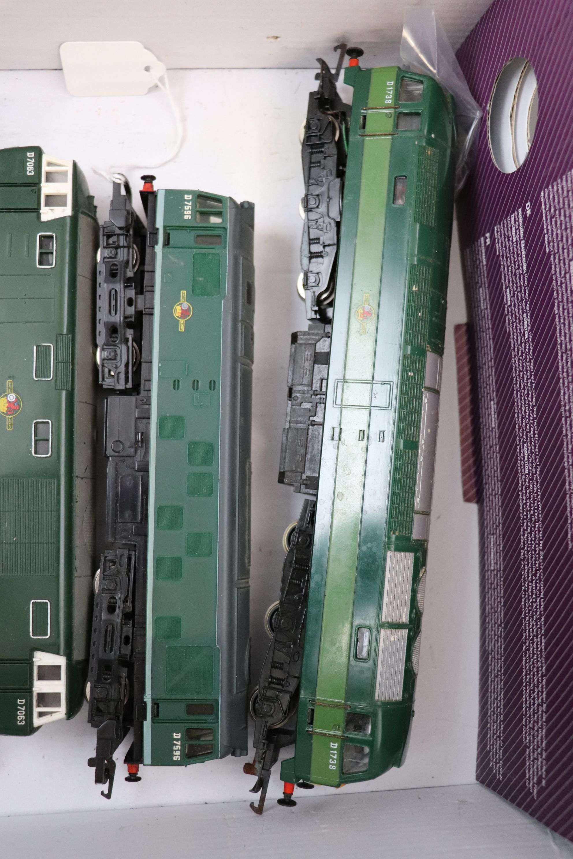 Four Hornby & Triang Diesel engines, all in BR green livery to include D1738, D7596, D7063 & D7063 - Image 3 of 3