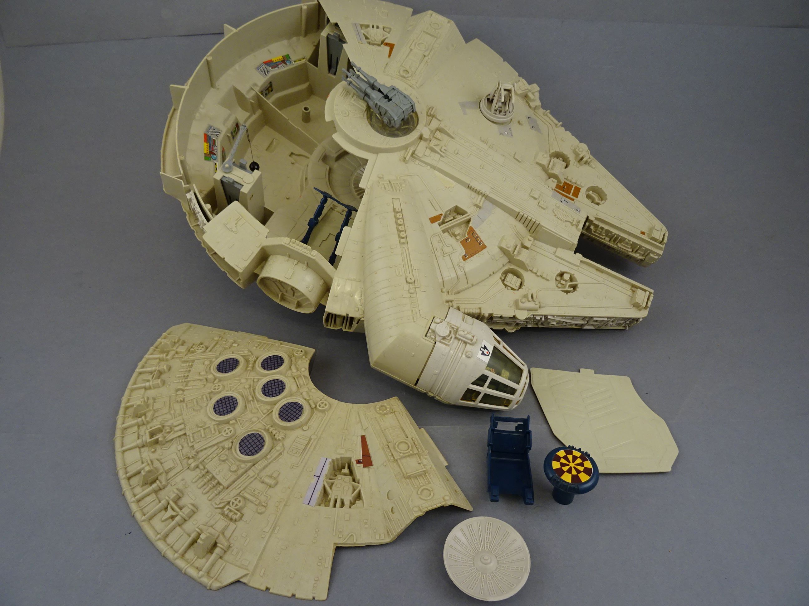 Star Wars - Original boxed Palitoy Star Wars Return of the Jedi Millennium Falcon Vehicle in good - Image 3 of 11