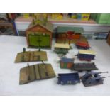 Collection of Hornby O gauge model railway accessories to include engine shed, 5 x items of