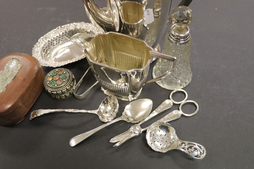 Mixed hallmarked Silver & other metalware to include; sifting spoon, bon bon dish, sugar tongs - Image 2 of 4