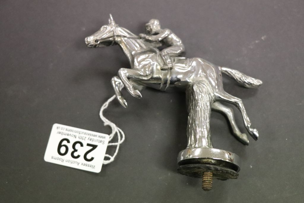 Vintage chrome finished Car Mascot in the form of a Horse & Jockey - Image 3 of 4