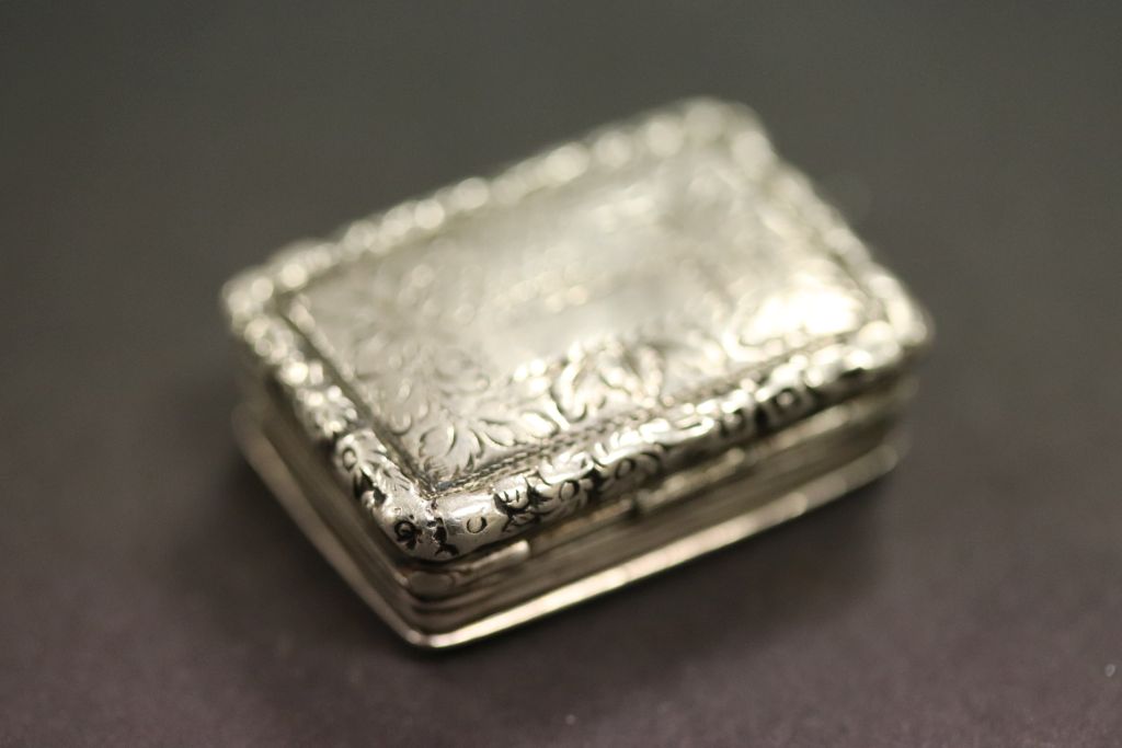An early 19th century silver vinaigrette . - Image 3 of 4