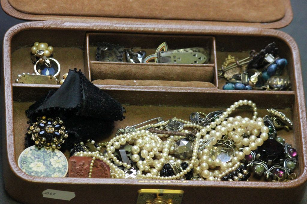 Mixed vintage Costume jewellery etc in a vintage leather jewellery box