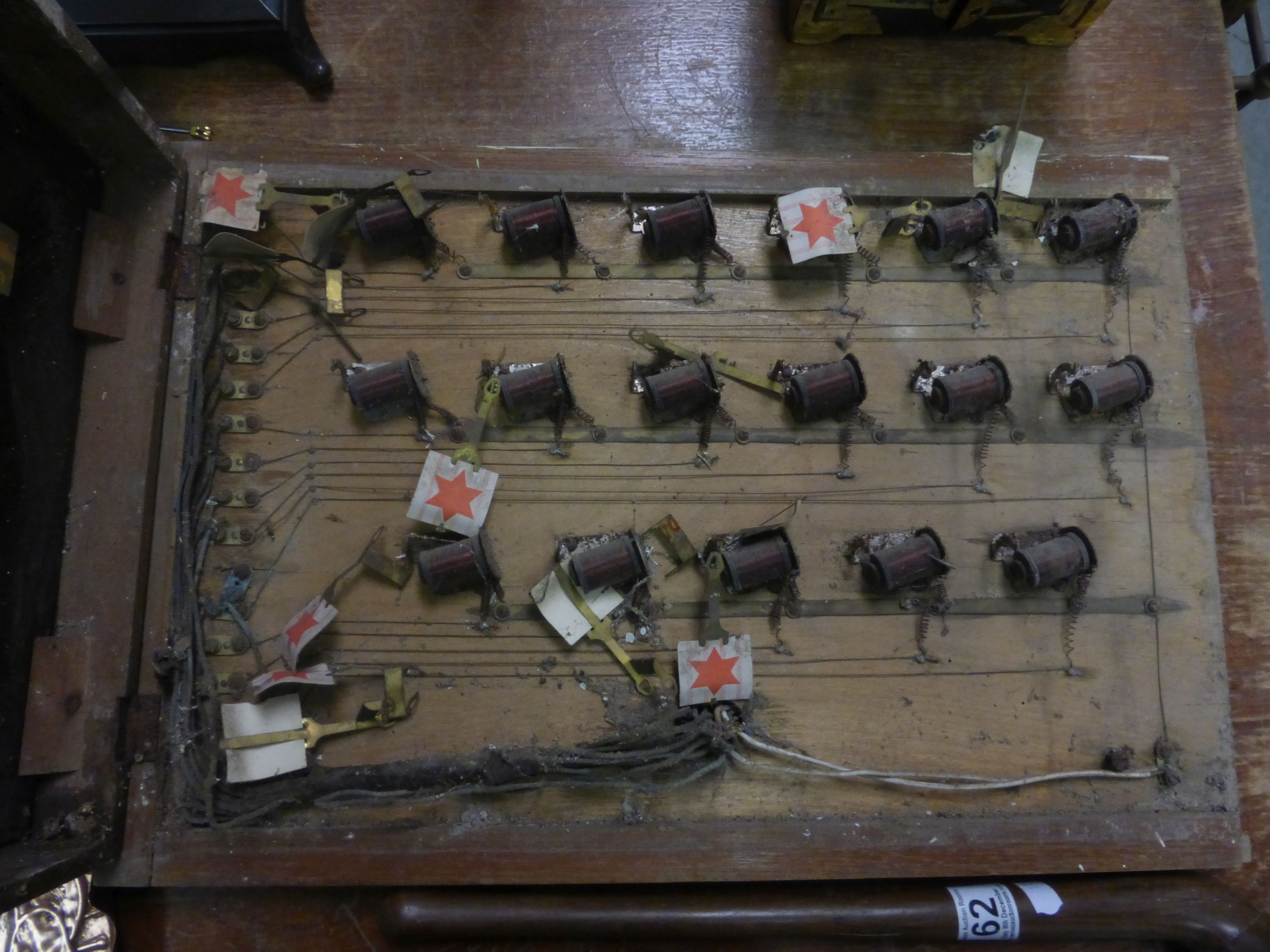 Wooden cased Servants Bell box with glazed front panel - Image 2 of 3