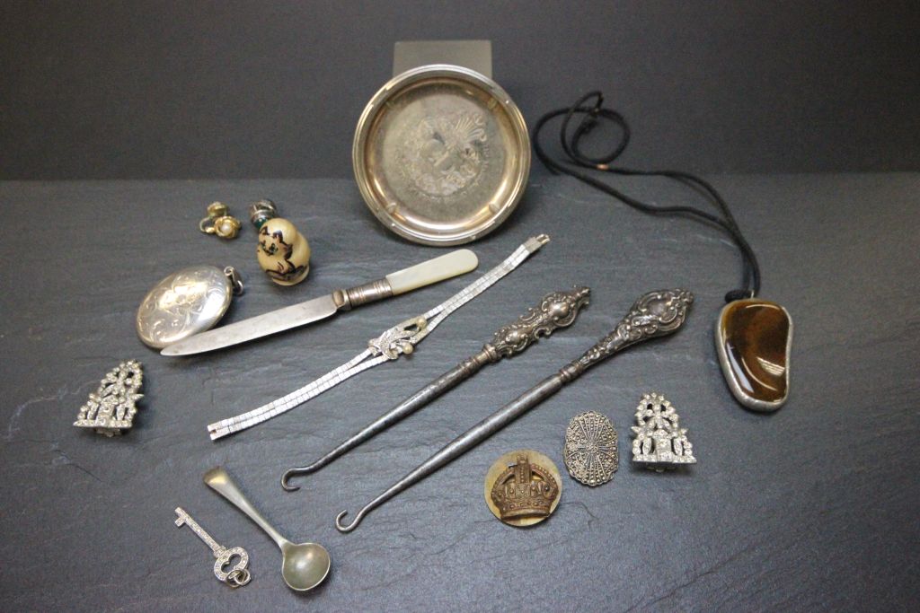 Mixed collectables to include hallmarked Silver locket, silver handled button hooks, costume