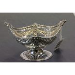 Hallmarked silver pierced, footed dish with swags, Goldsmiths & Silversmiths London 1901