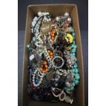 Box of mainly modern Costume jewellery