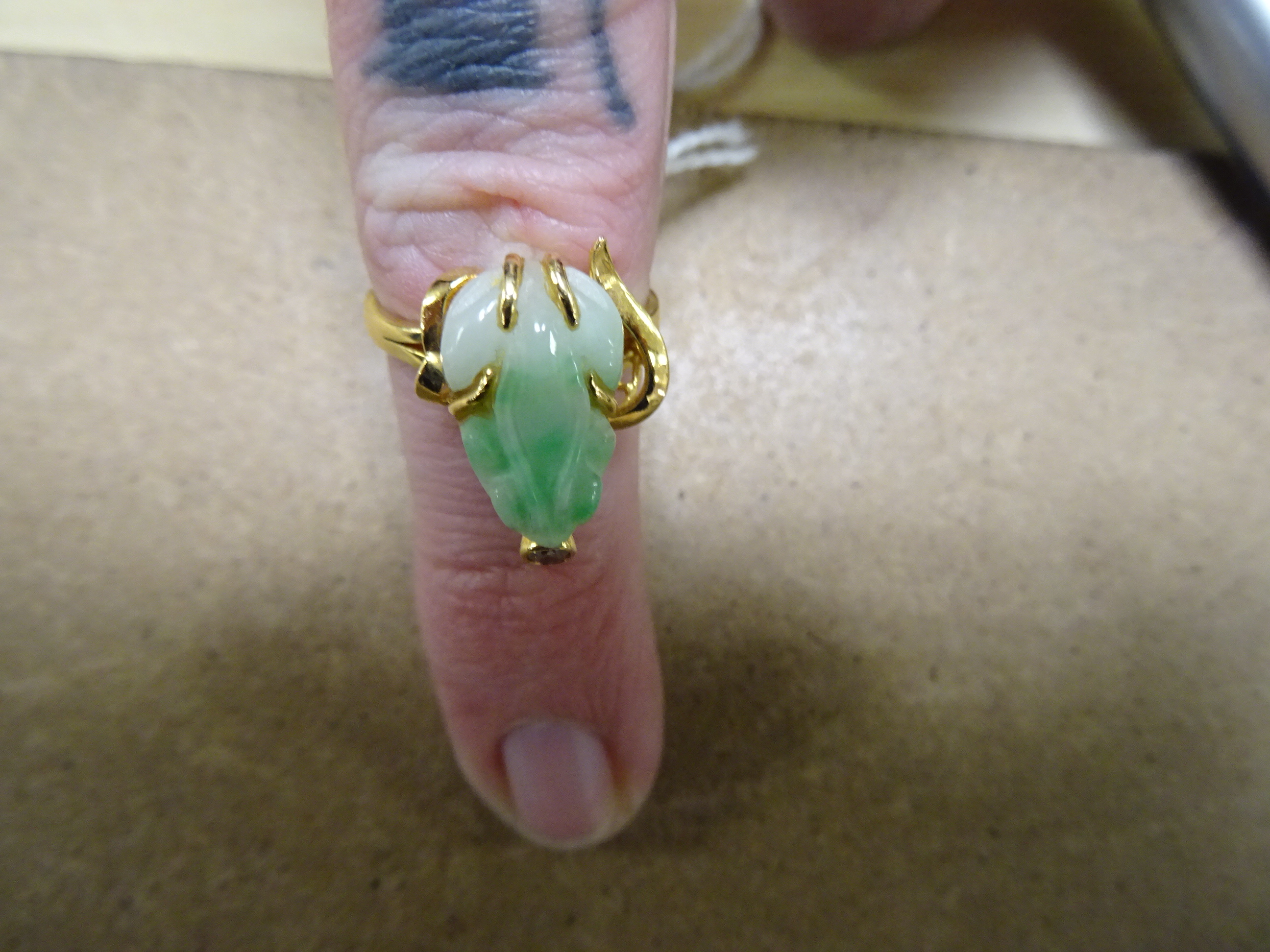 Chinese 18k Gold, Diamond & Jade ring in the form of a Frog - Image 5 of 5