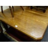 Victorian period mahogany wind out extending dining table on castors with fluted supports 5'6 long x