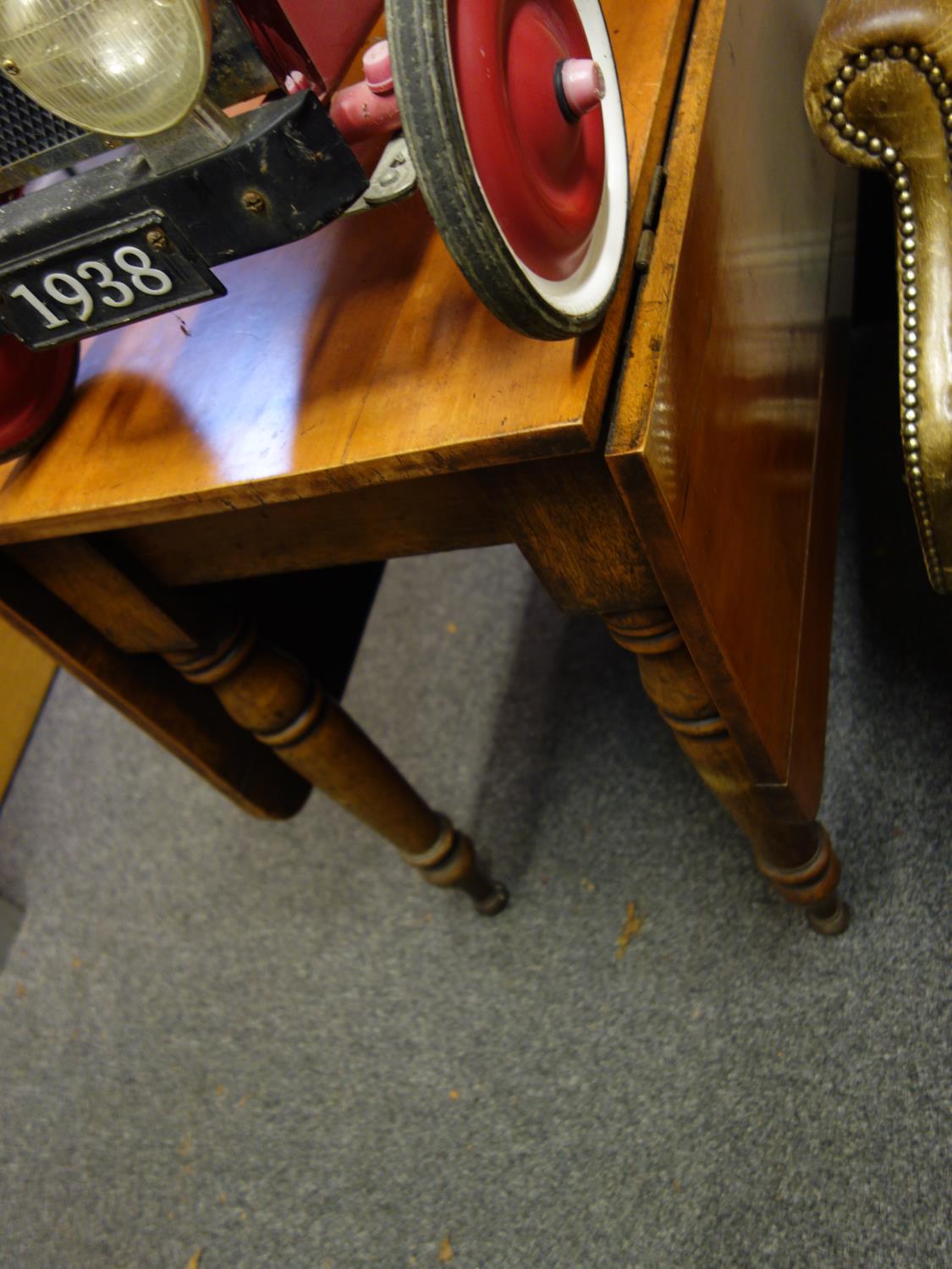 Good quality mahogany Victorian period drop leaf dining table on turned supports, 3'6 long when both - Image 2 of 2