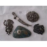 Five unusual old silver brooches 35g