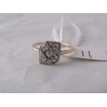 An Art Deco 18ct gold and diamond set ring size N