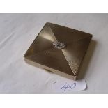 A GOOD HEAVY 9CT ART DECO PILL BOX SET WITH DIAMOND MOTIF TO LID 56G