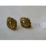 Pair Victorian embossed gold earrings 4.4g