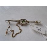 Antique 15ct gold peridot bar brooch