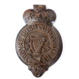 Late 19th century Royal Irish Constabulary cast iron plaque. Surmounted by St. Edward's (Queen's)