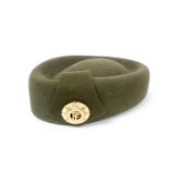 1990s Irish Army 'Bird's Nest', female other ranks uniform dress cap. With gilt Óglaígh na