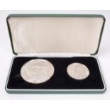 Eamon de Valera commemorative silver medals by Spink 2.5 and 1 ounce medals in presentation case.