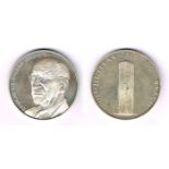 Eamon de Valera silver medals by Spink. 2.5 ounce and 1 ounce in presentation box.