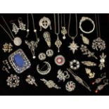 A Collection of Pretty Edwardian Costume Jewellery to include a sapphire,