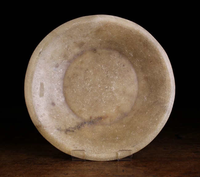 An Antique Alabaster Cut Bowl, 10 in (25.5 cm) in diameter.