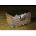 A Small 18th Century Boarded Oak Casket/Trinket Box, 3 ins x 6¼ ins x 3½ ins (7.