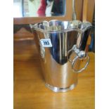 A single ring handle wine/champagne bucket