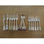 Sixteen pieces of plated flatware