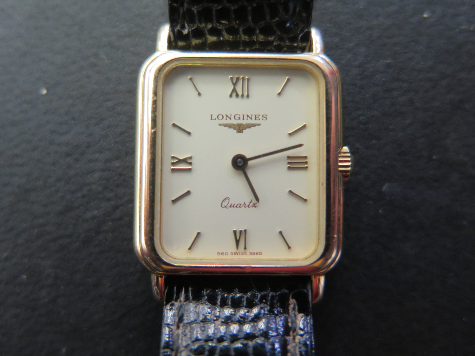 A 9ct yellow gold quartz Longines ladies wristwatch - 21mm wide - on a leather strap - presentation