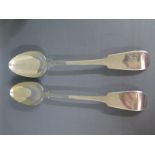 A pair of silver fiddle serving spoons London 1822 William Eaton - 30cm long - Weight approx. 6.