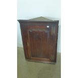 A Georgian oak corner cupboard with internal shaped shelves - Height 85cm x Width 65cm