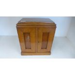 A late Victorian oak collectors cabinet with a lift top and two internal drawers - Height 31cm x