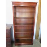 A modern mahogany effect bookcase with adjustable shelves - Height 183cm x 91cm x 34cm