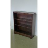 A 20th century oak open bookcase - Height 89cm x 77cm x 23cm