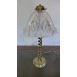 A brass table lamp with spiral column and glass shade - Height 47cm